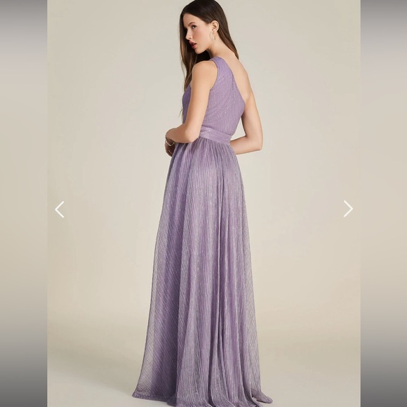 Le Chateau Dress - Picture 2 of 6